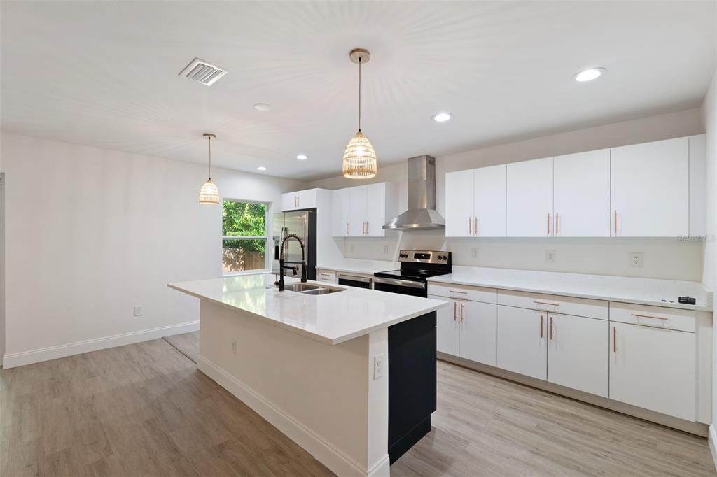For Rent: $2,900 (3 beds, 2 baths, 1609 Square Feet)