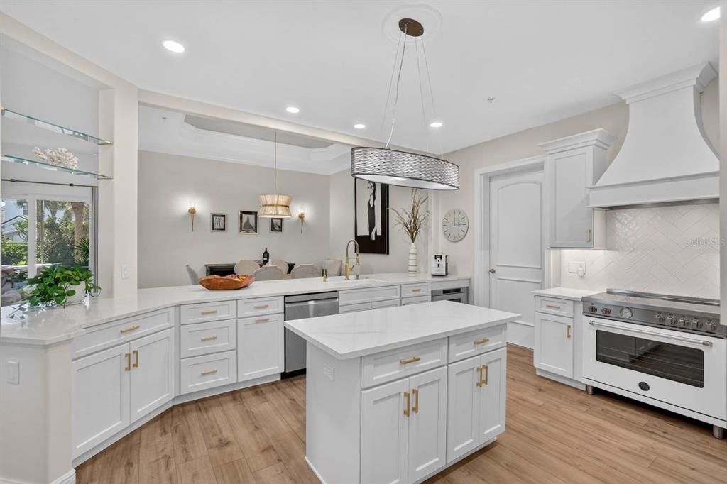 Active With Contract: $600,000 (3 beds, 2 baths, 2014 Square Feet)
