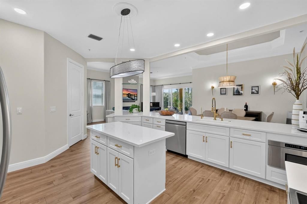 Active With Contract: $600,000 (3 beds, 2 baths, 2014 Square Feet)