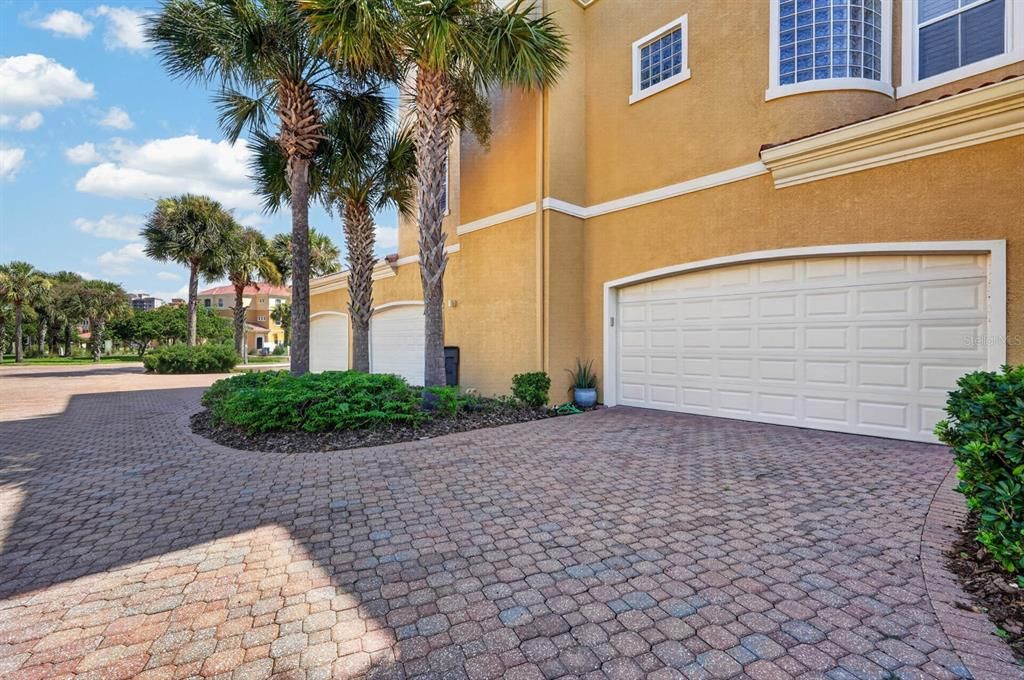 Active With Contract: $600,000 (3 beds, 2 baths, 2014 Square Feet)