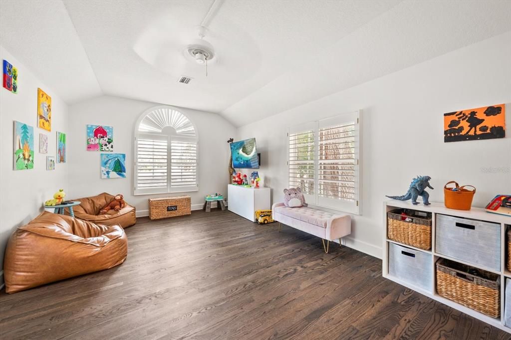 For Sale: $1,475,000 (4 beds, 2 baths, 2990 Square Feet)