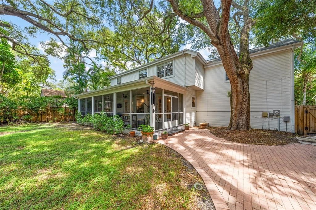 For Sale: $1,475,000 (4 beds, 2 baths, 2990 Square Feet)