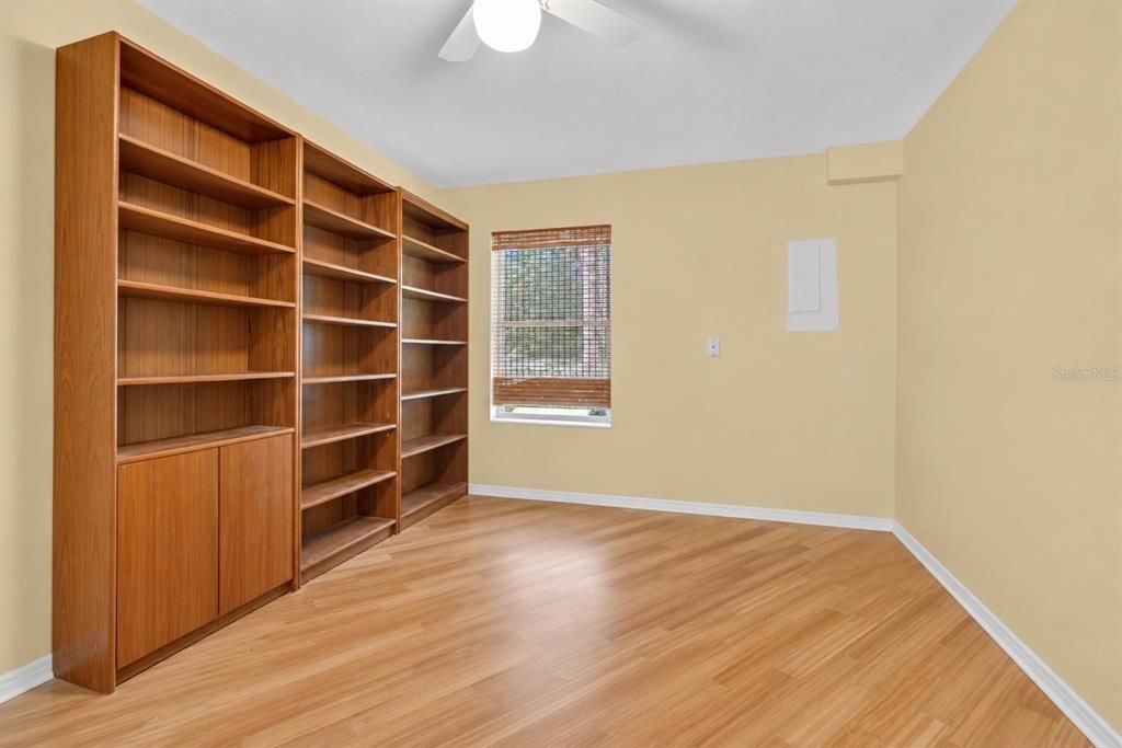 En Venta: $499,000 (3 camas, 2 baños, 2456 Pies cuadrados)