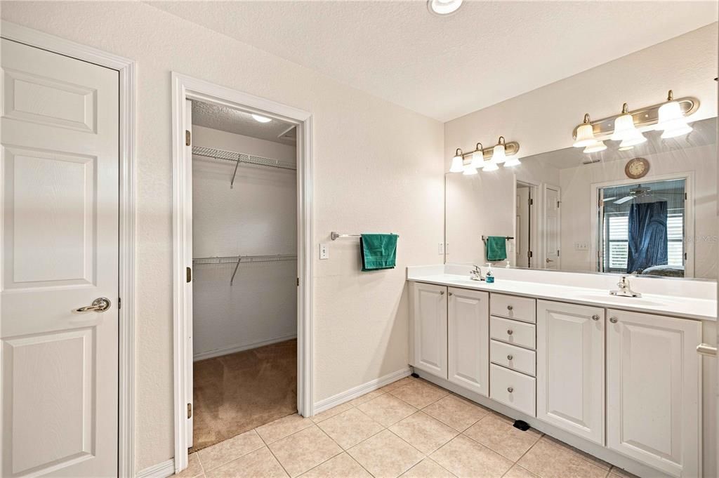 For Sale: $299,000 (2 beds, 2 baths, 1720 Square Feet)