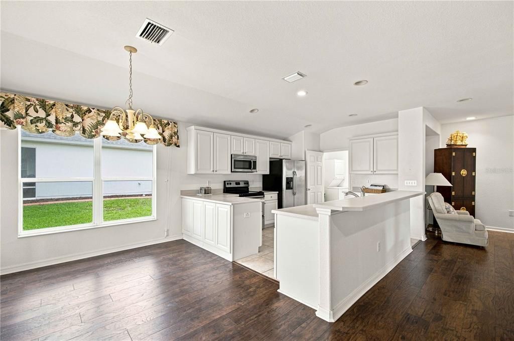 For Sale: $299,000 (2 beds, 2 baths, 1720 Square Feet)