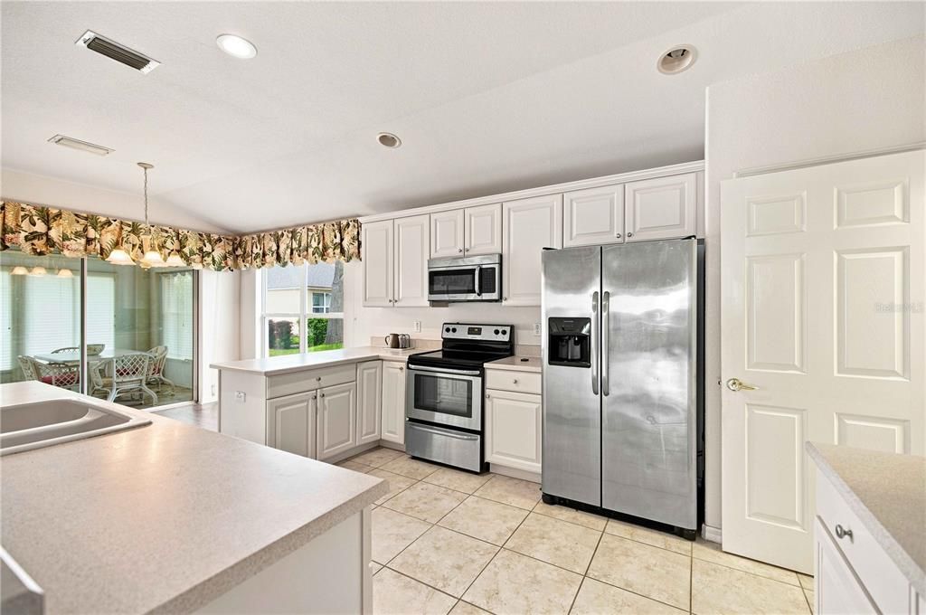 For Sale: $299,000 (2 beds, 2 baths, 1720 Square Feet)