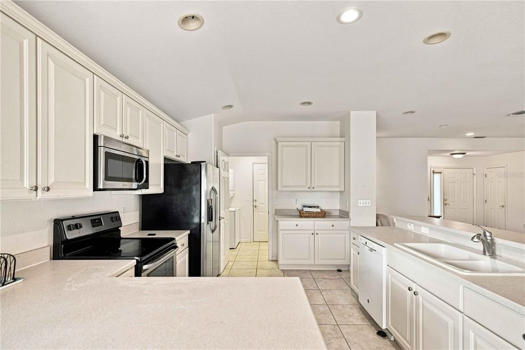 For Sale: $299,000 (2 beds, 2 baths, 1720 Square Feet)