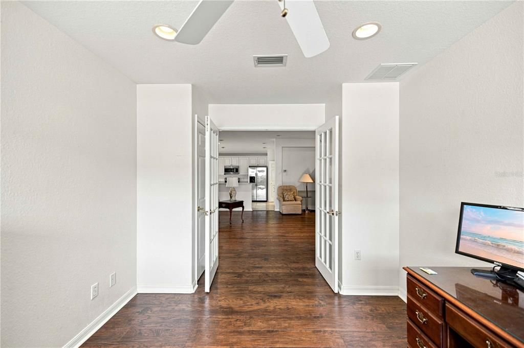 For Sale: $299,000 (2 beds, 2 baths, 1720 Square Feet)
