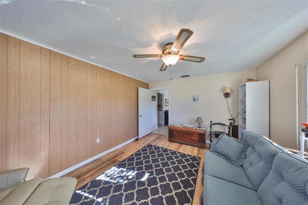 En Venta: $339,000 (4 camas, 3 baños, 1684 Pies cuadrados)