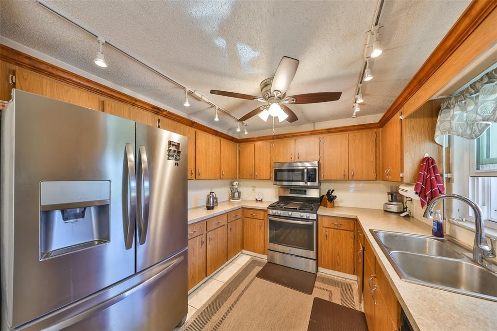 En Venta: $339,000 (4 camas, 3 baños, 1684 Pies cuadrados)