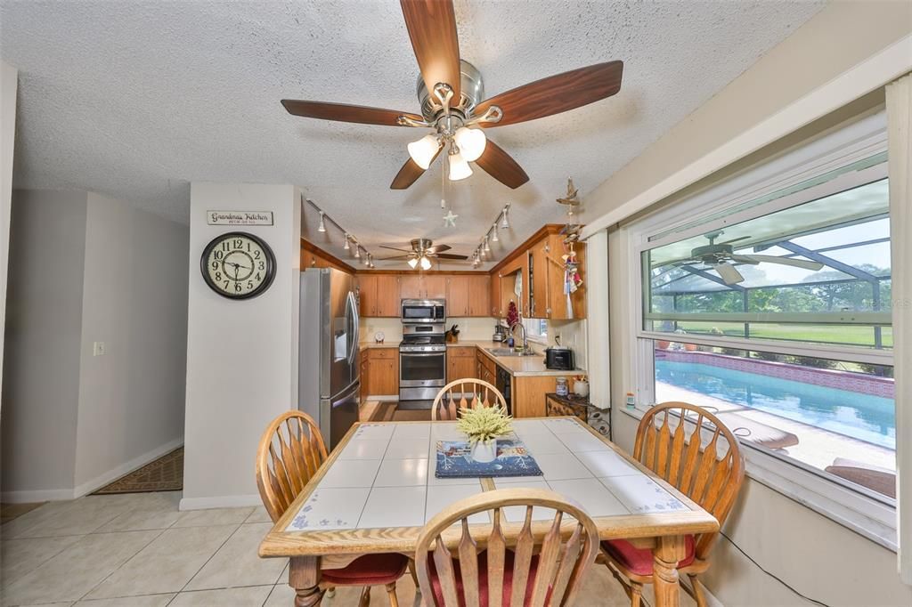 En Venta: $339,000 (4 camas, 3 baños, 1684 Pies cuadrados)