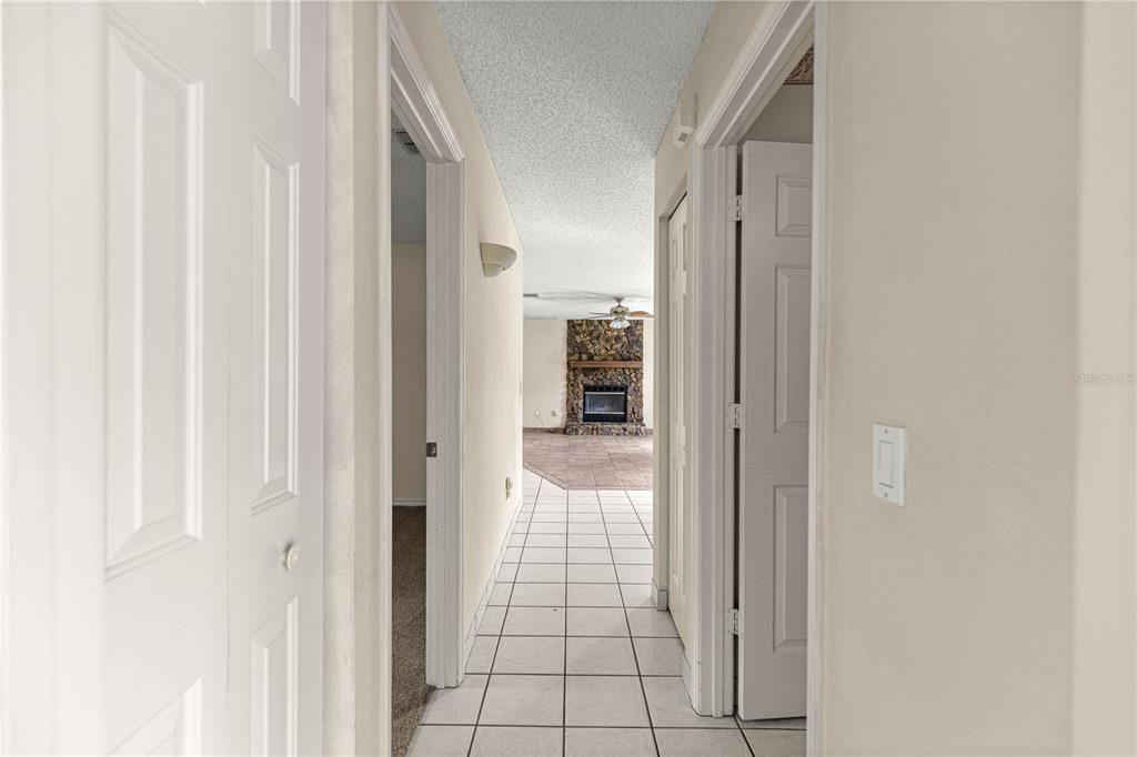 For Sale: $297,500 (2 beds, 2 baths, 1104 Square Feet)