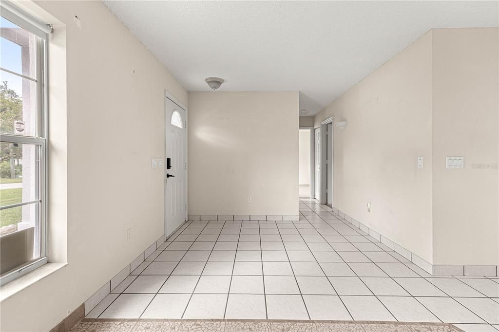 For Sale: $297,500 (2 beds, 2 baths, 1104 Square Feet)