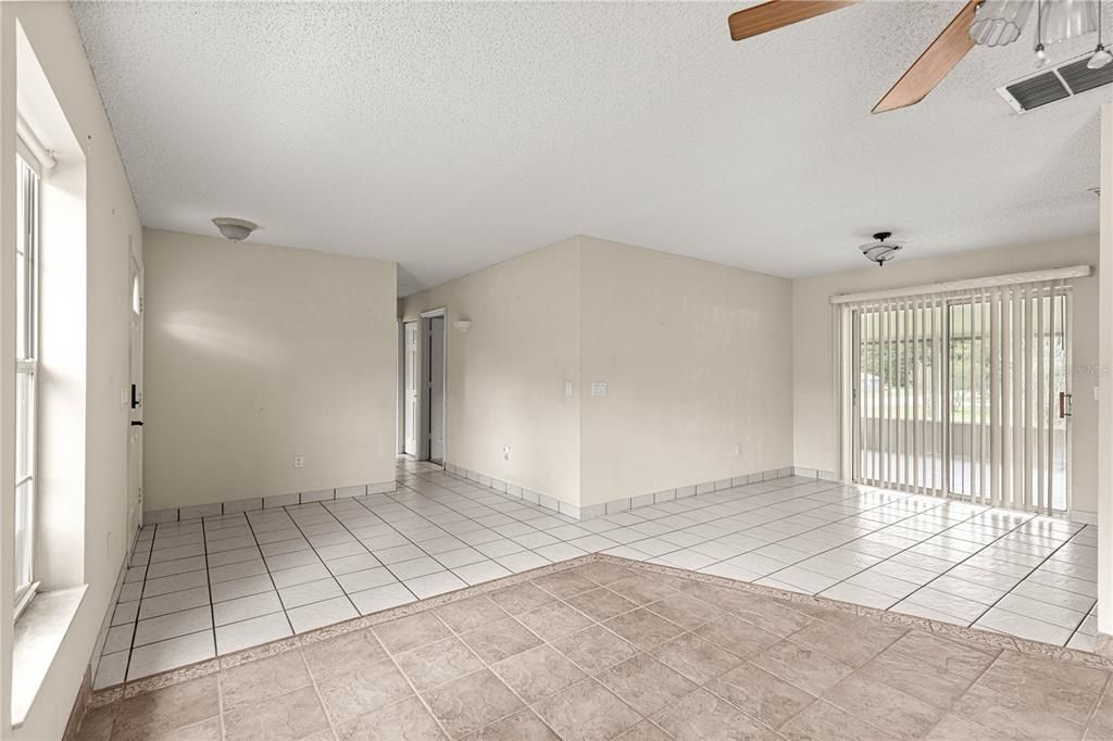 For Sale: $297,500 (2 beds, 2 baths, 1104 Square Feet)