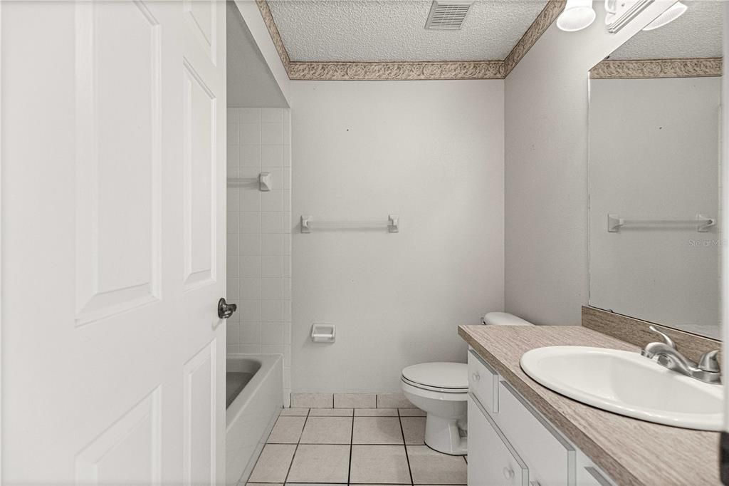 For Sale: $297,500 (2 beds, 2 baths, 1104 Square Feet)
