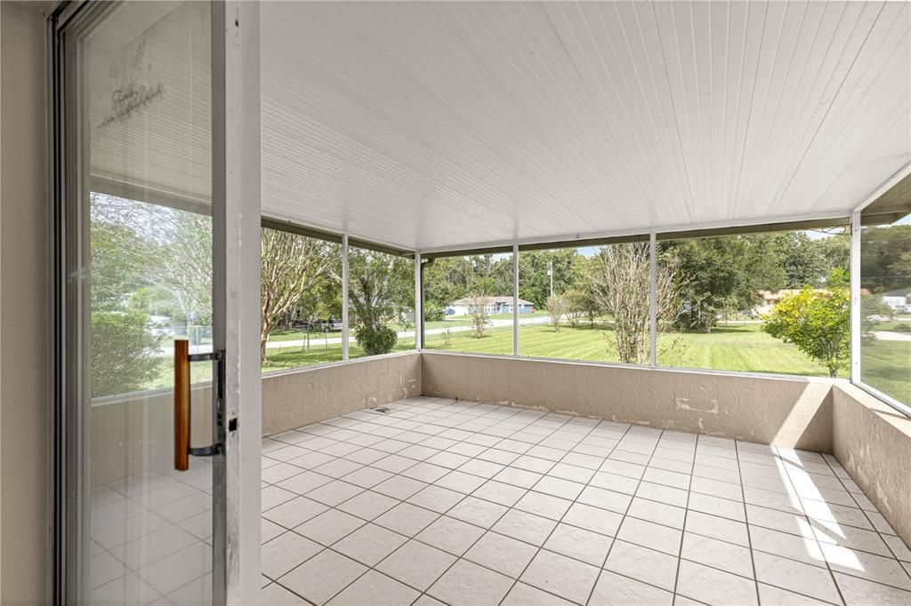 For Sale: $297,500 (2 beds, 2 baths, 1104 Square Feet)
