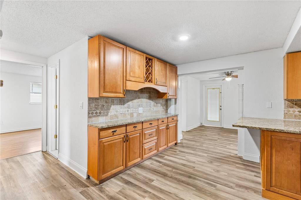 Active With Contract: $234,900 (3 beds, 2 baths, 1524 Square Feet)