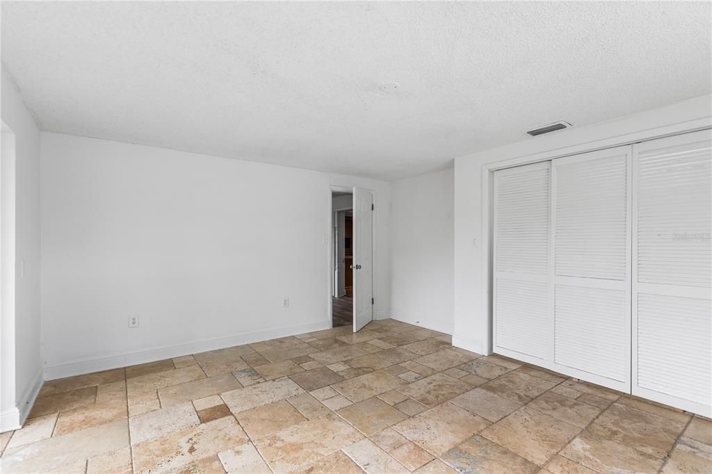 Active With Contract: $234,900 (3 beds, 2 baths, 1524 Square Feet)