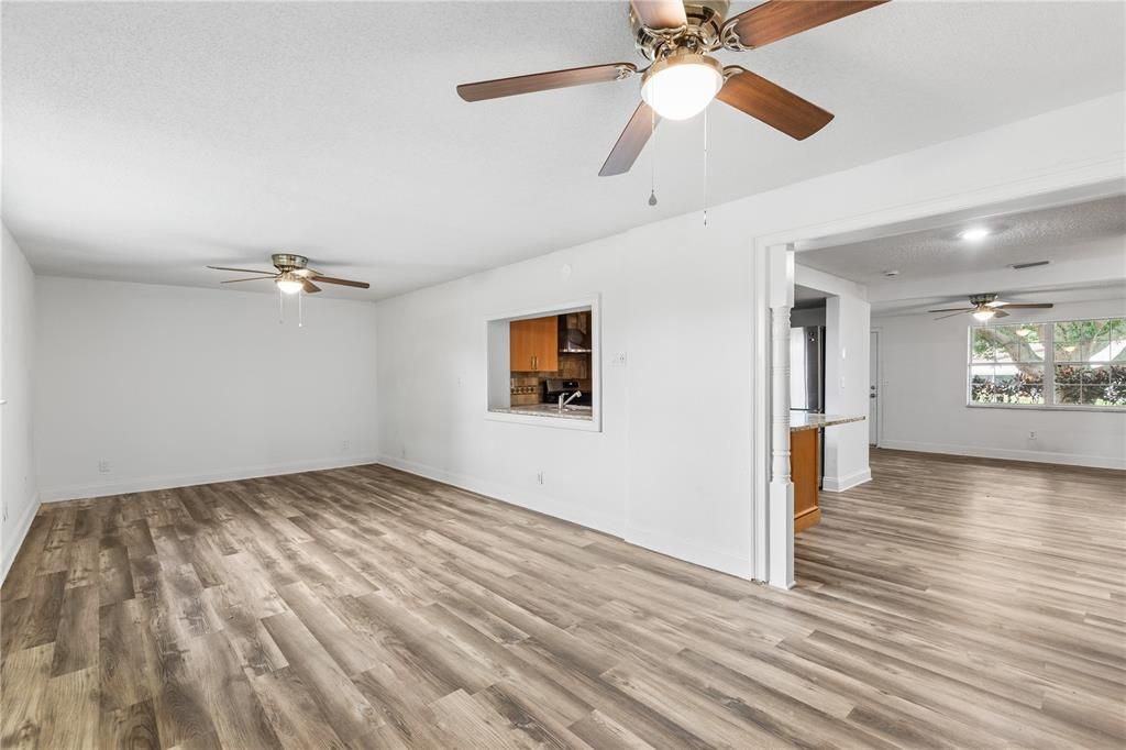 Active With Contract: $234,900 (3 beds, 2 baths, 1524 Square Feet)