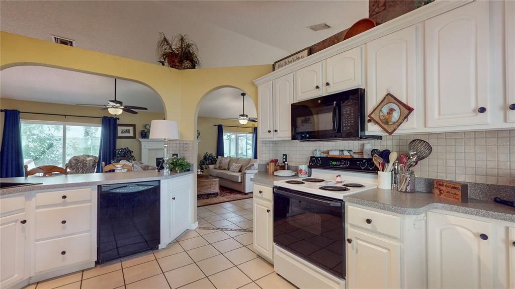 For Sale: $345,000 (3 beds, 2 baths, 1678 Square Feet)