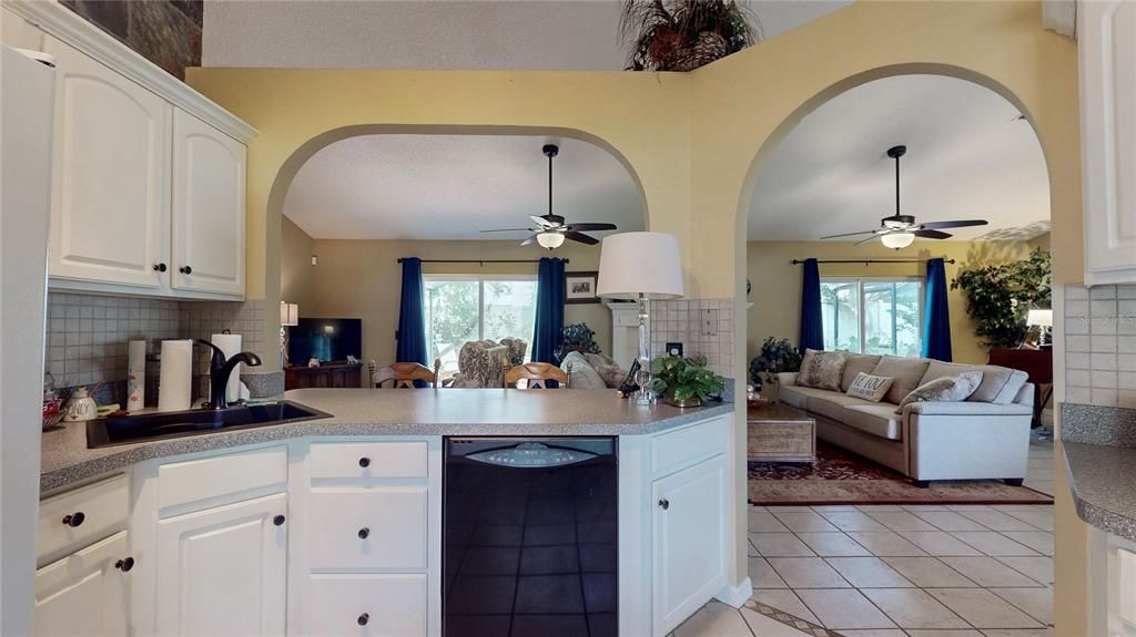 For Sale: $345,000 (3 beds, 2 baths, 1678 Square Feet)
