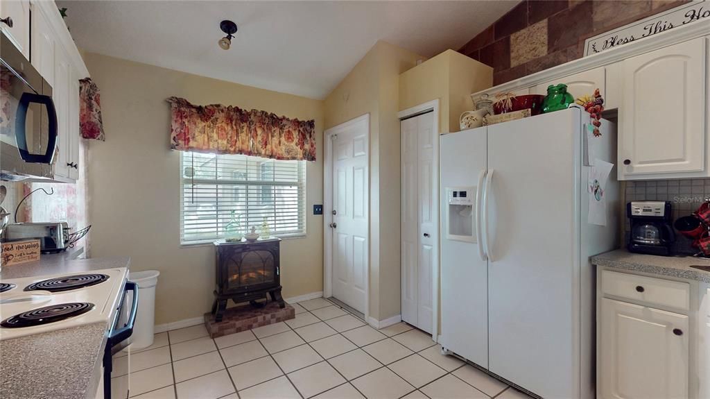 For Sale: $345,000 (3 beds, 2 baths, 1678 Square Feet)