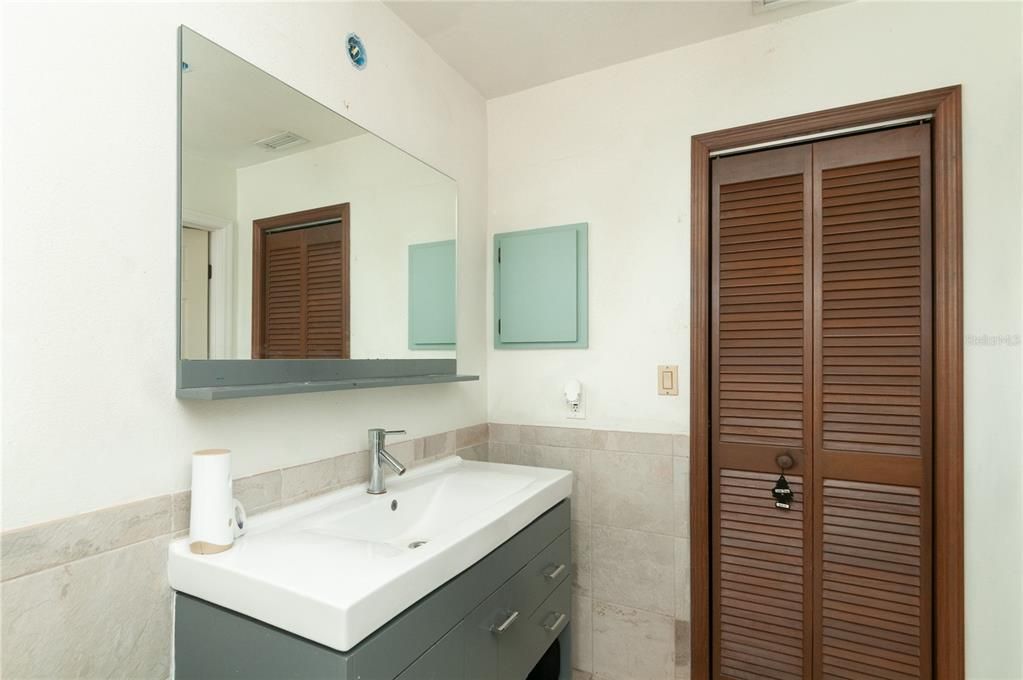 For Sale: $600,000 (4 beds, 2 baths, 2450 Square Feet)