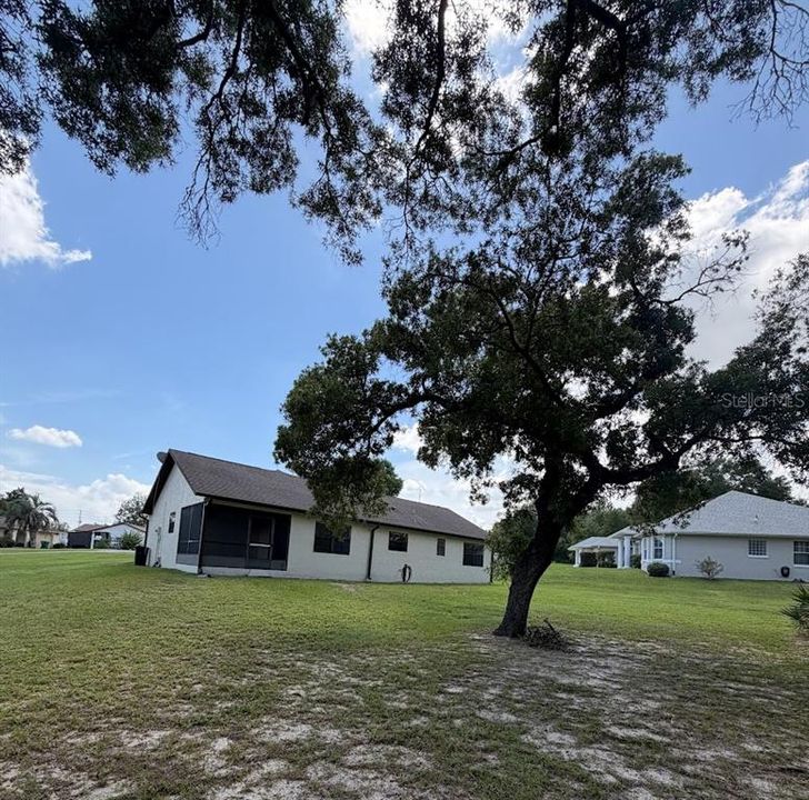 For Rent: $1,600 (3 beds, 2 baths, 1204 Square Feet)
