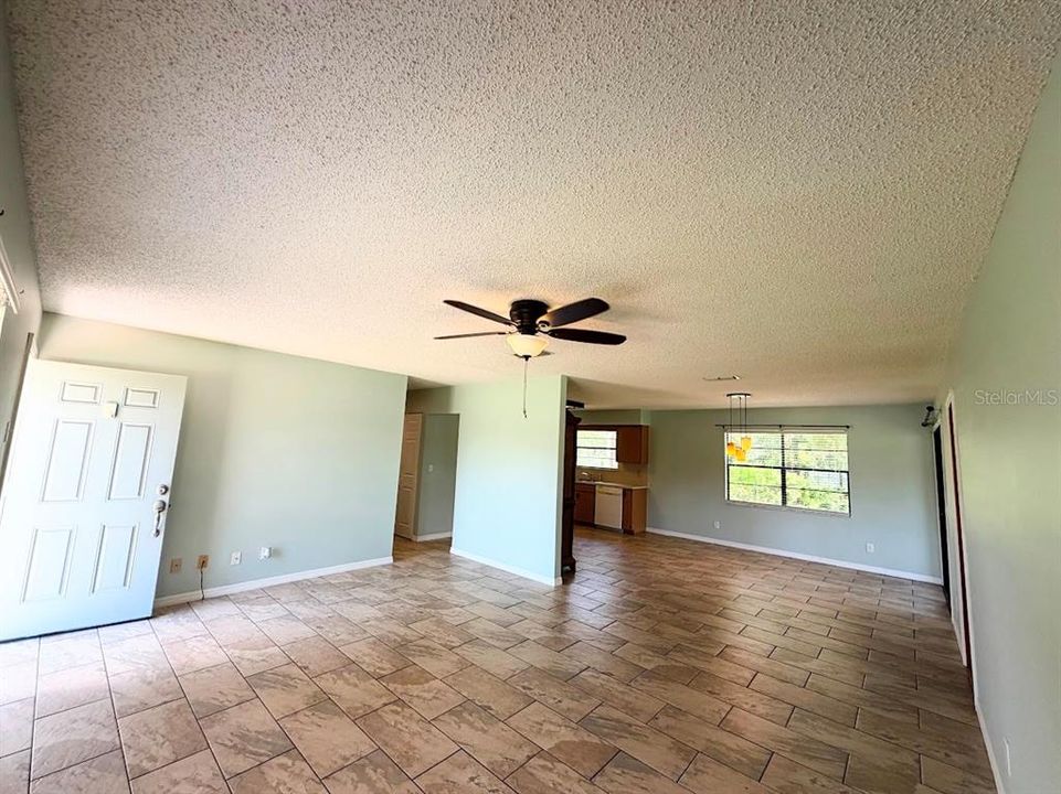 For Rent: $1,600 (3 beds, 2 baths, 1204 Square Feet)