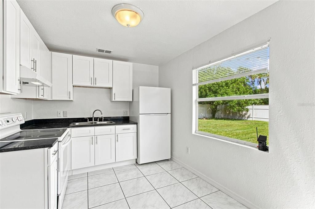 For Sale: $290,000 (3 beds, 1 baths, 1040 Square Feet)