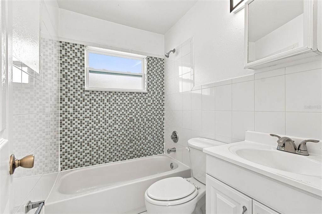 For Sale: $290,000 (3 beds, 1 baths, 1040 Square Feet)