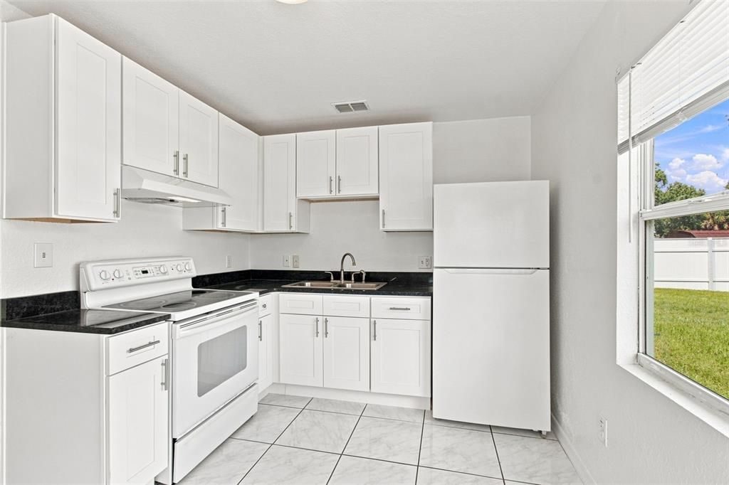 For Sale: $290,000 (3 beds, 1 baths, 1040 Square Feet)