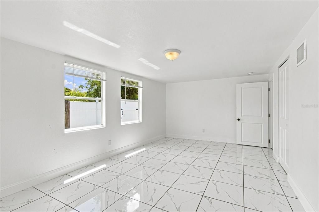 For Sale: $290,000 (3 beds, 1 baths, 1040 Square Feet)