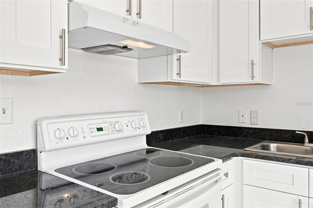For Sale: $290,000 (3 beds, 1 baths, 1040 Square Feet)