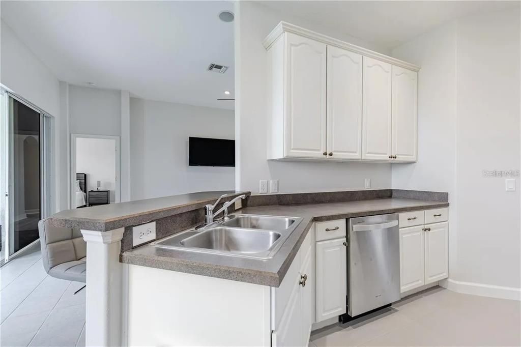 For Sale: $499,000 (3 beds, 2 baths, 1908 Square Feet)