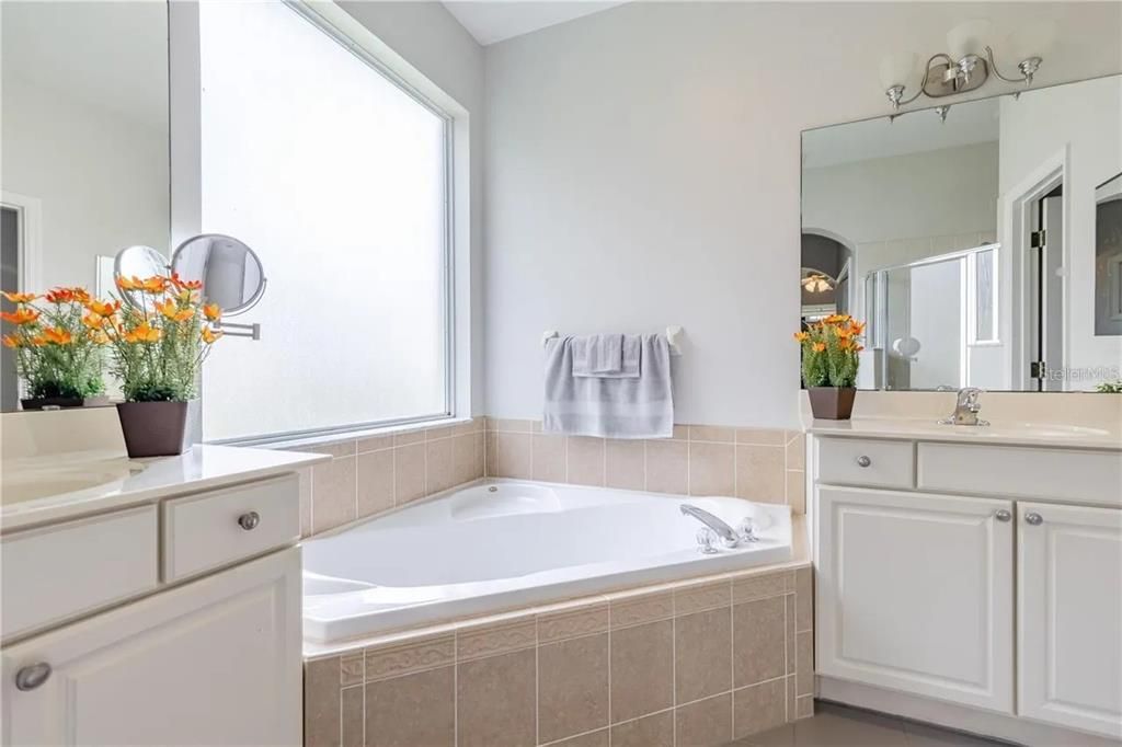 For Sale: $499,000 (3 beds, 2 baths, 1908 Square Feet)