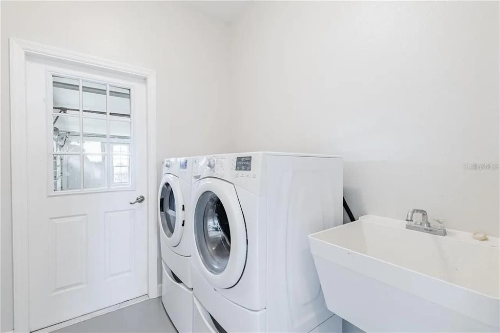 For Sale: $499,000 (3 beds, 2 baths, 1908 Square Feet)