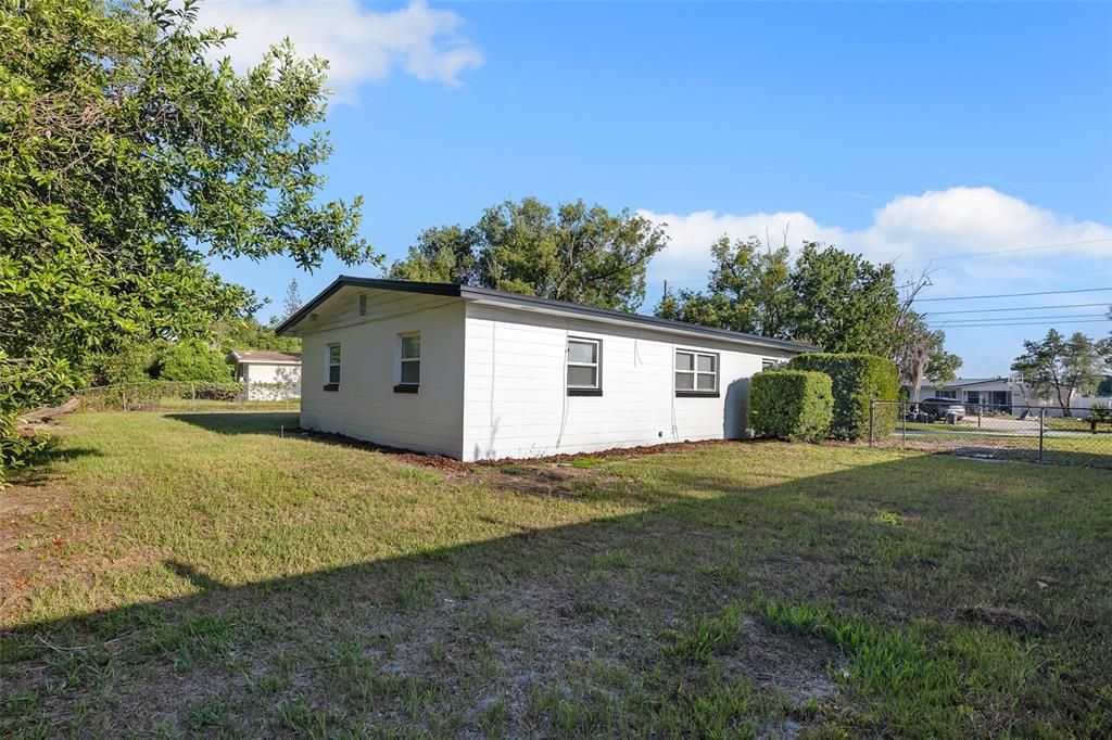 For Sale: $333,998 (3 beds, 2 baths, 1101 Square Feet)