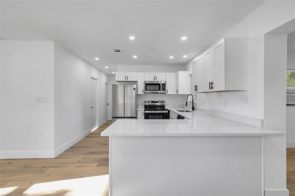 For Sale: $333,998 (3 beds, 2 baths, 1101 Square Feet)