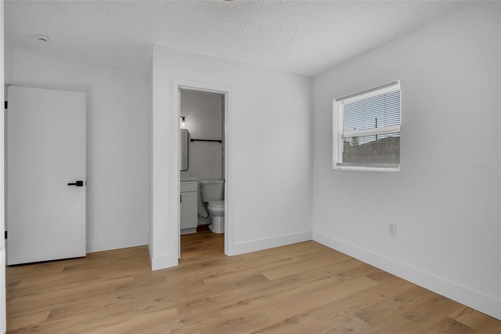 For Sale: $333,998 (3 beds, 2 baths, 1101 Square Feet)