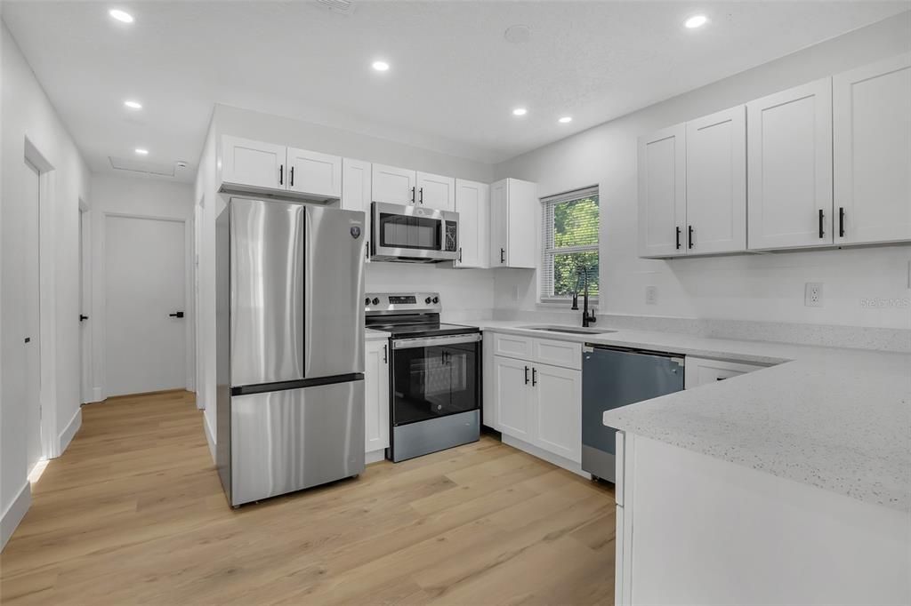 For Sale: $333,998 (3 beds, 2 baths, 1101 Square Feet)