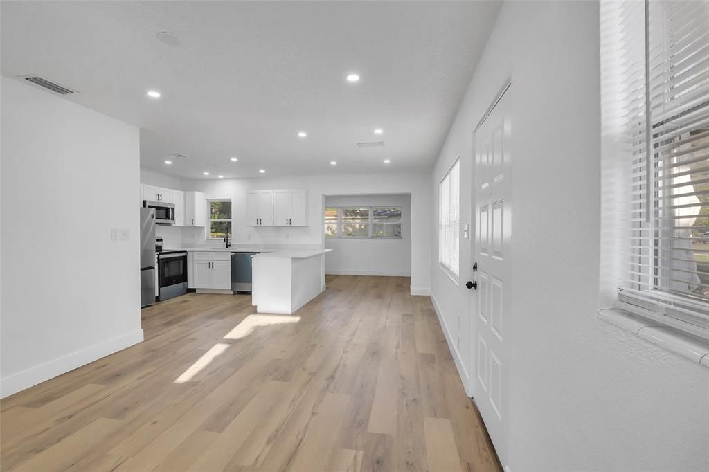For Sale: $333,998 (3 beds, 2 baths, 1101 Square Feet)