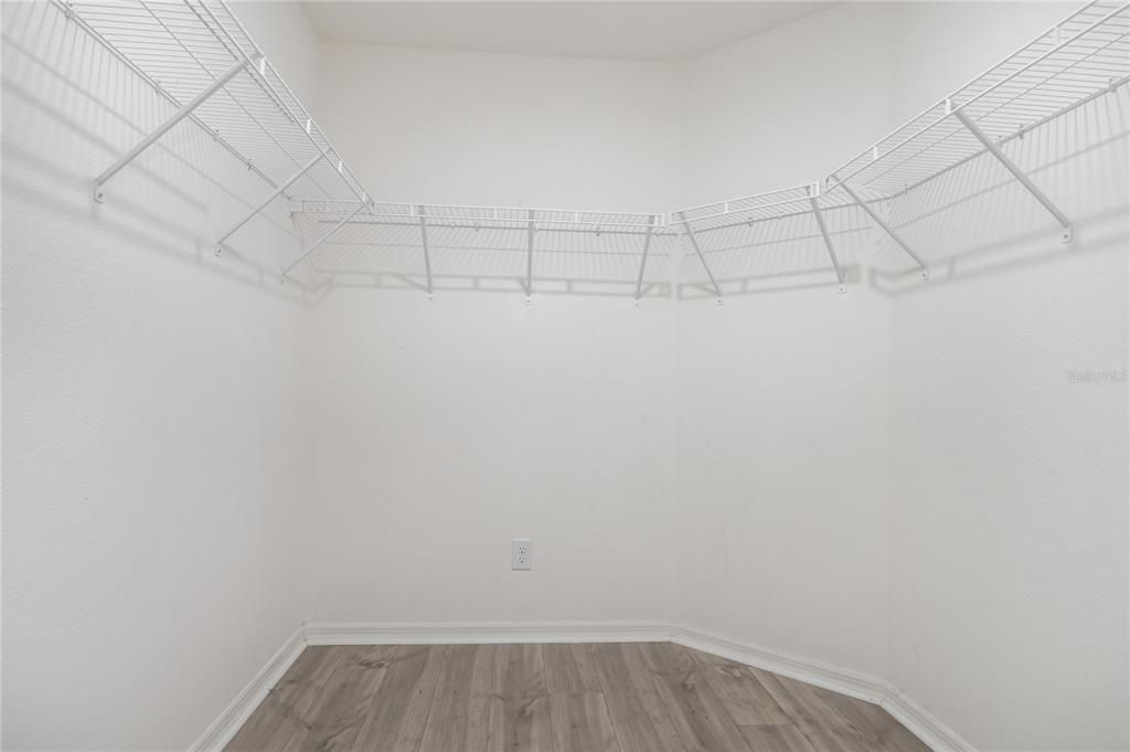 En Venta: $250,000 (4 camas, 2 baños, 1869 Pies cuadrados)