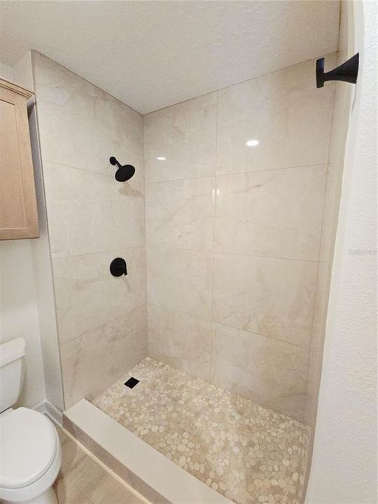 For Rent: $1,825 (1 beds, 1 baths, 713 Square Feet)