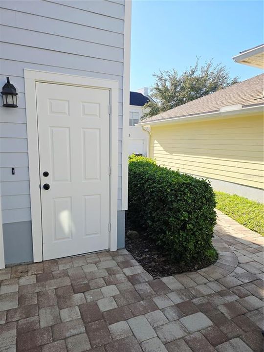 For Rent: $1,825 (1 beds, 1 baths, 713 Square Feet)