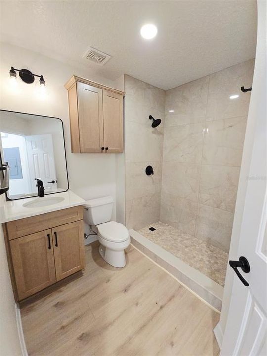 For Rent: $1,825 (1 beds, 1 baths, 713 Square Feet)