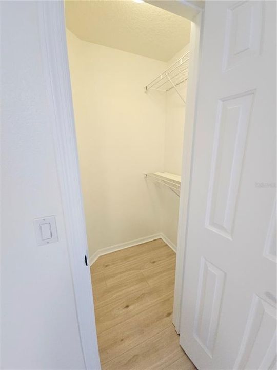 For Rent: $1,825 (1 beds, 1 baths, 713 Square Feet)