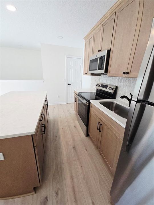 For Rent: $1,825 (1 beds, 1 baths, 713 Square Feet)