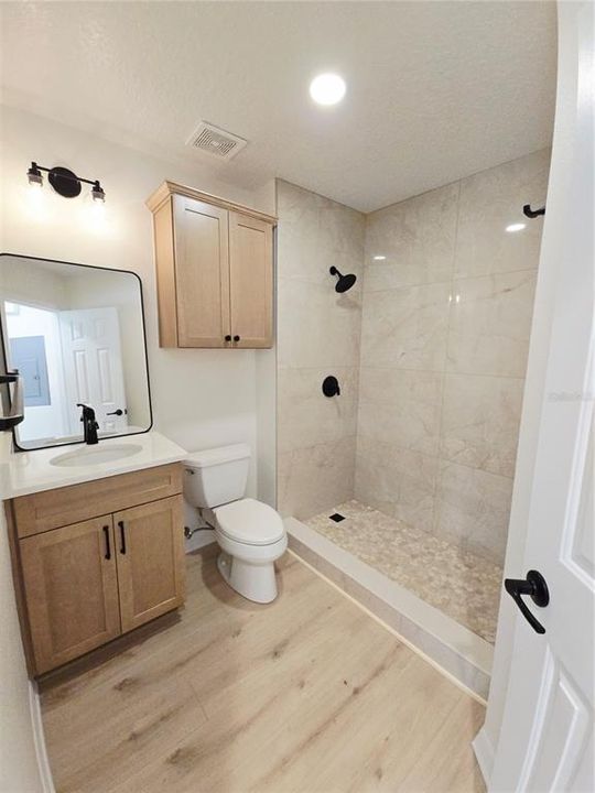 For Rent: $1,825 (1 beds, 1 baths, 713 Square Feet)
