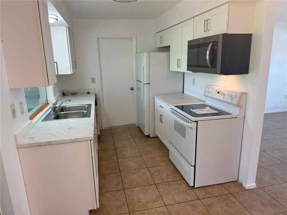 В аренду: $2,400 (3 спален, 2 ванн, 1076 Квадратных фут)
